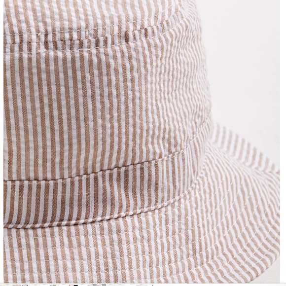 NEW UO seersucker striped bucket hat - Picture 3 of 5